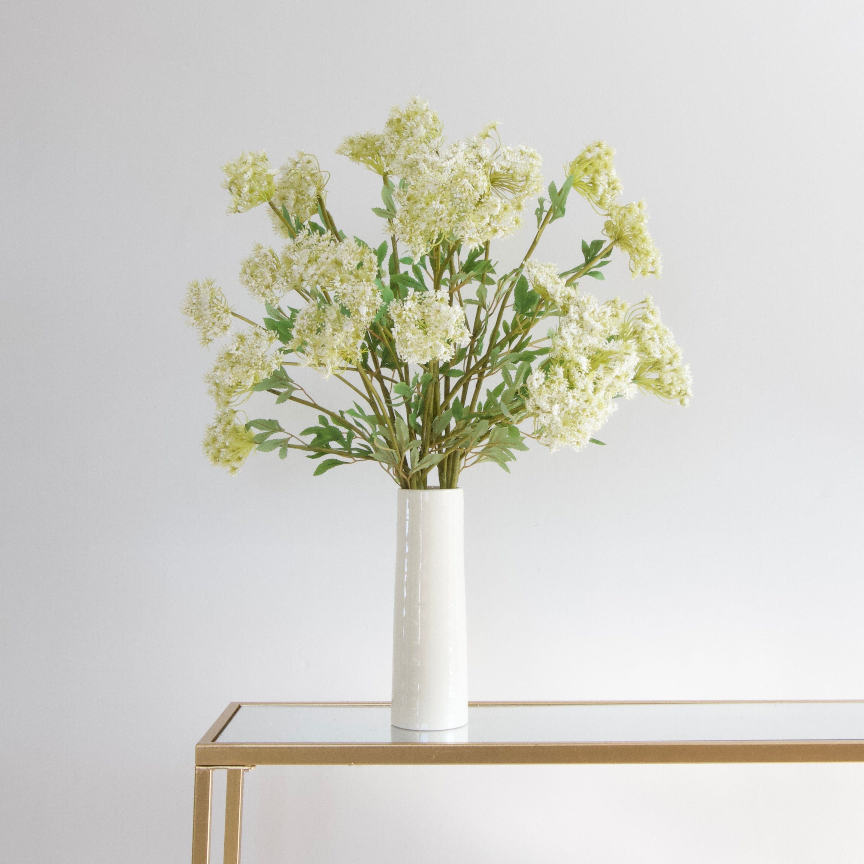 Luxury Lifelike Realistic Artificial Fabric Silk Blooms with Foliage Buy Online from The Faux Flower Company | 10 stems White Cow Parsley Spray ABX6597WH in Prestbury Vase