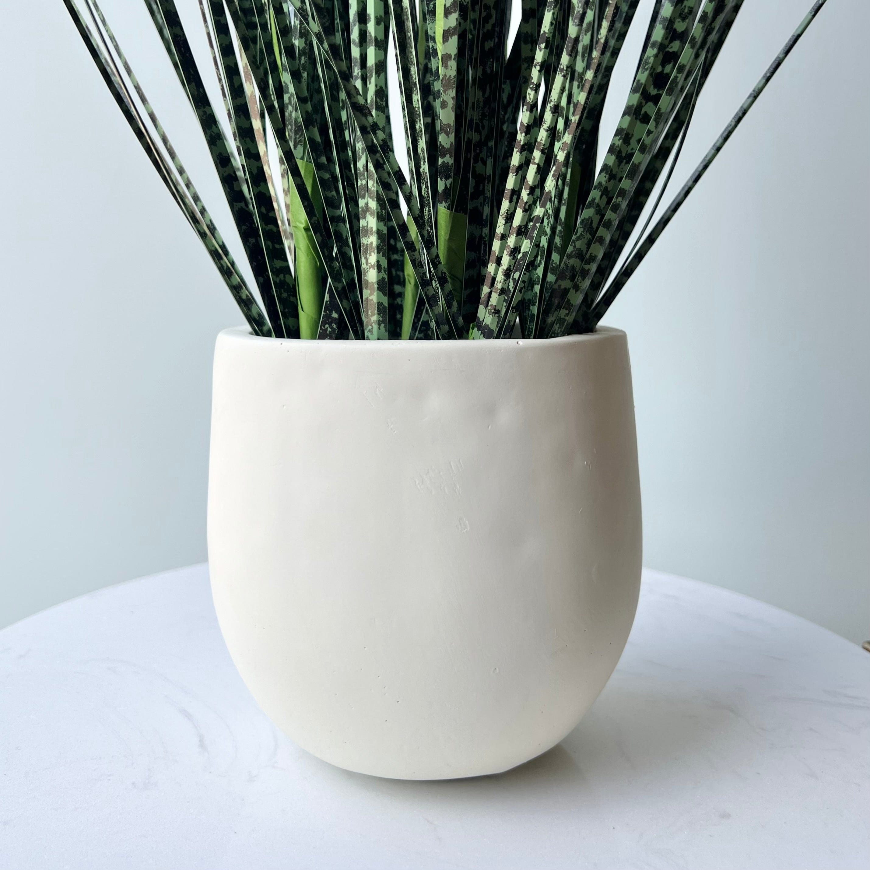 Artificial flowers luxury lifelike faux Artificial Mottled Onion Grass in Stone-look Planter realistic silk Plants buy online from The Faux Flower Company AHCH-1523