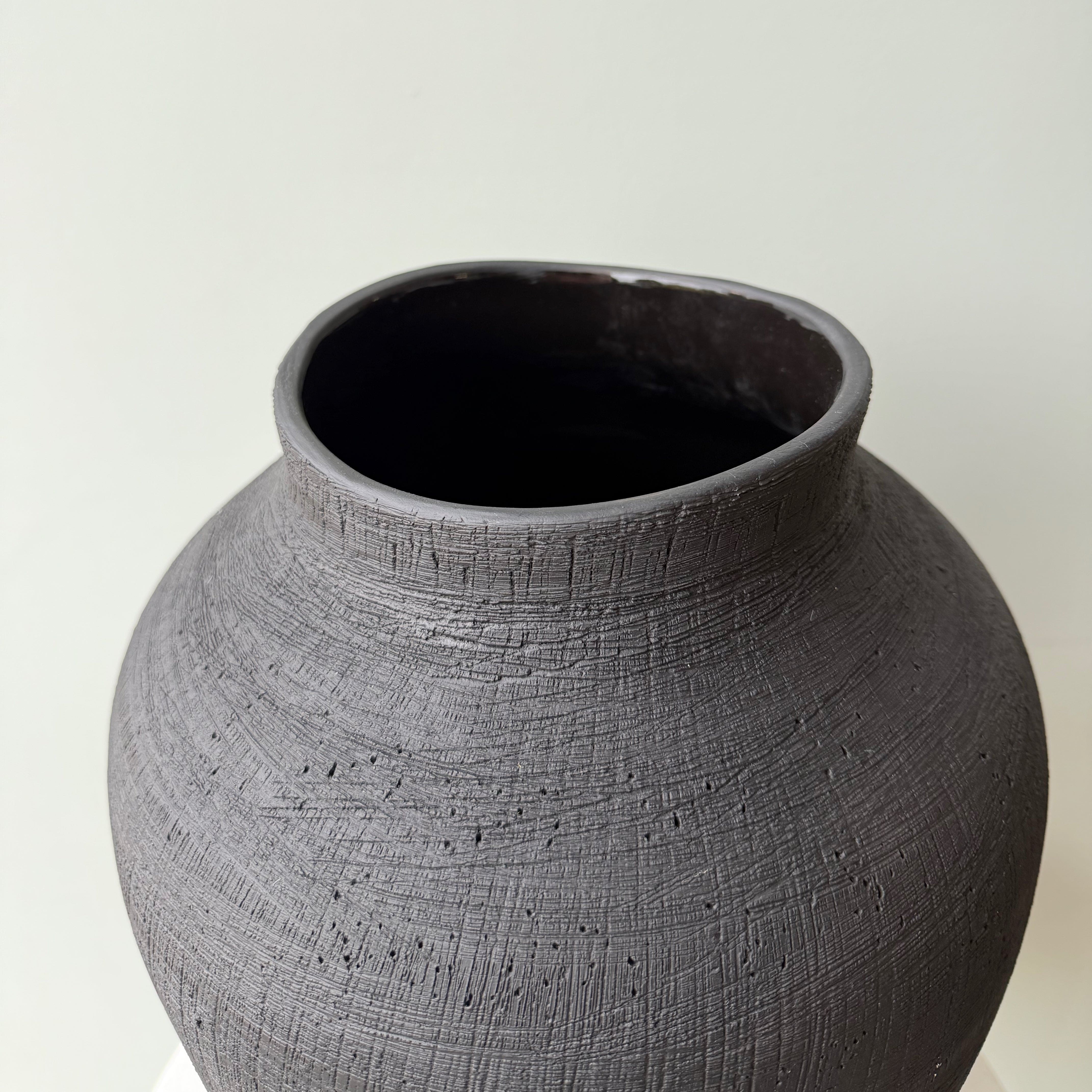 Artificial flowers luxury lifelike faux Large Black Textured Vase realistic silk buy online from The Faux Flower Company AHCH-0950