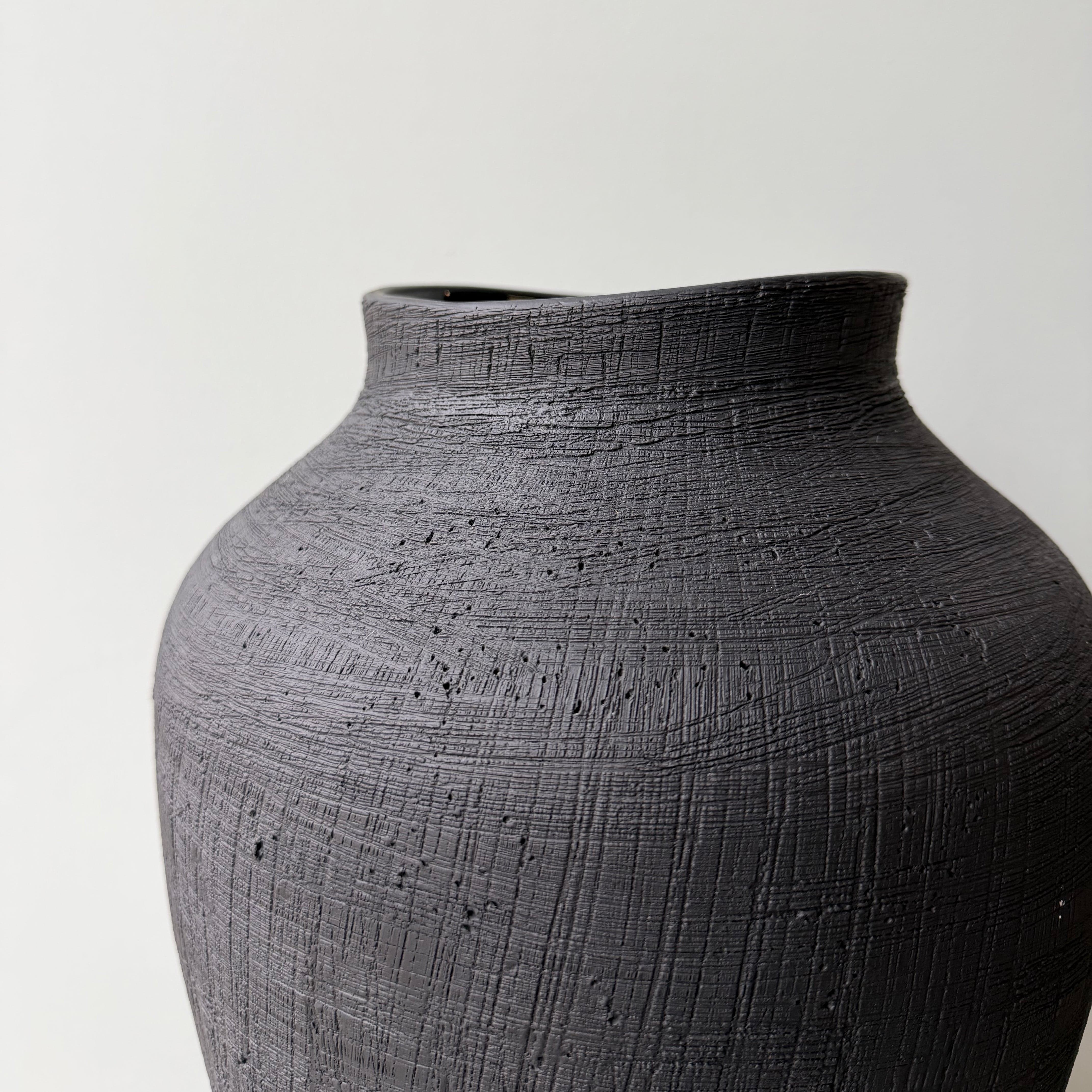 Artificial flowers luxury lifelike faux Large Black Textured Vase realistic silk buy online from The Faux Flower Company AHCH-0950