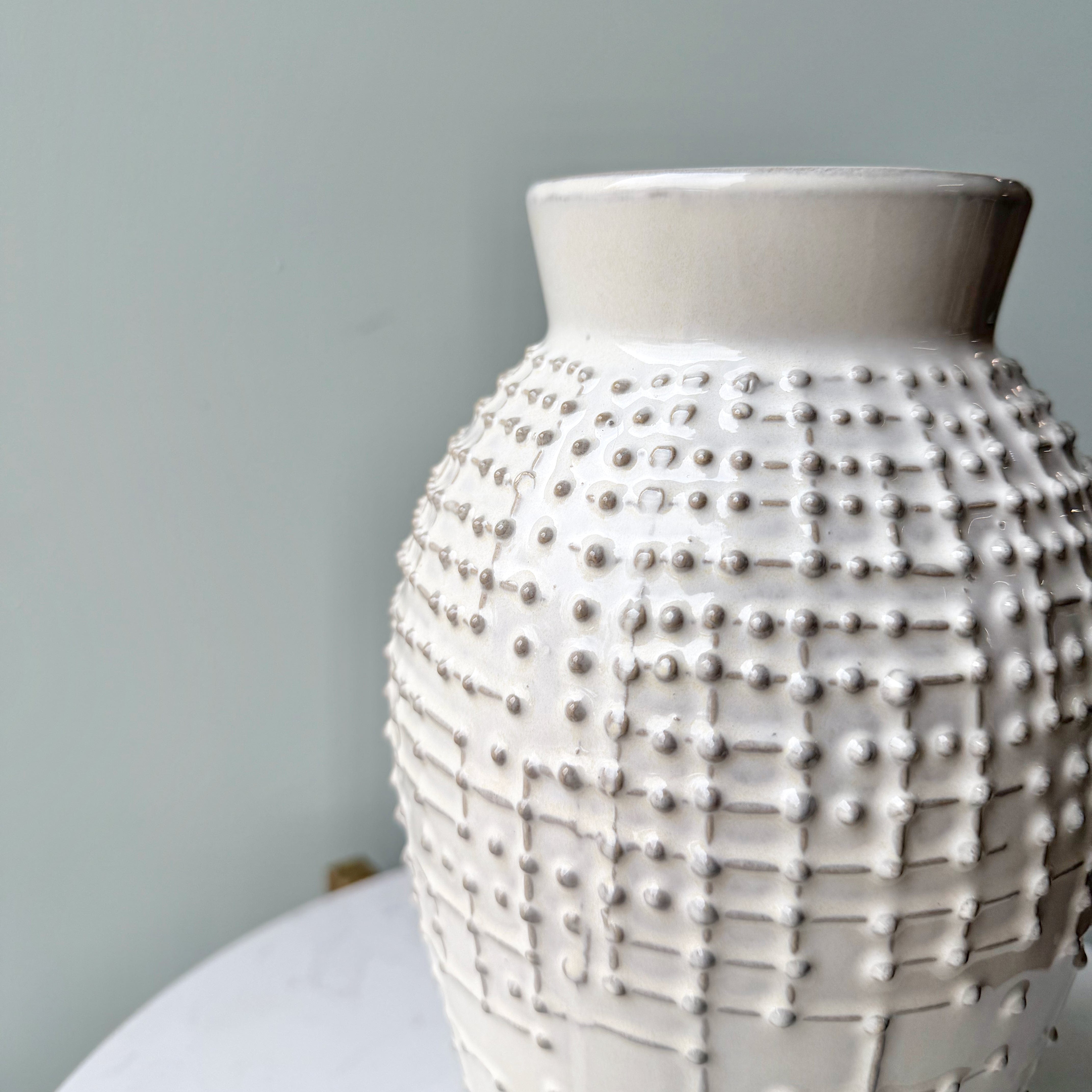 Artificial flowers luxury lifelike faux Small Warm White Dot Vase realistic silk buy online from The Faux Flower Company AHCH-0310