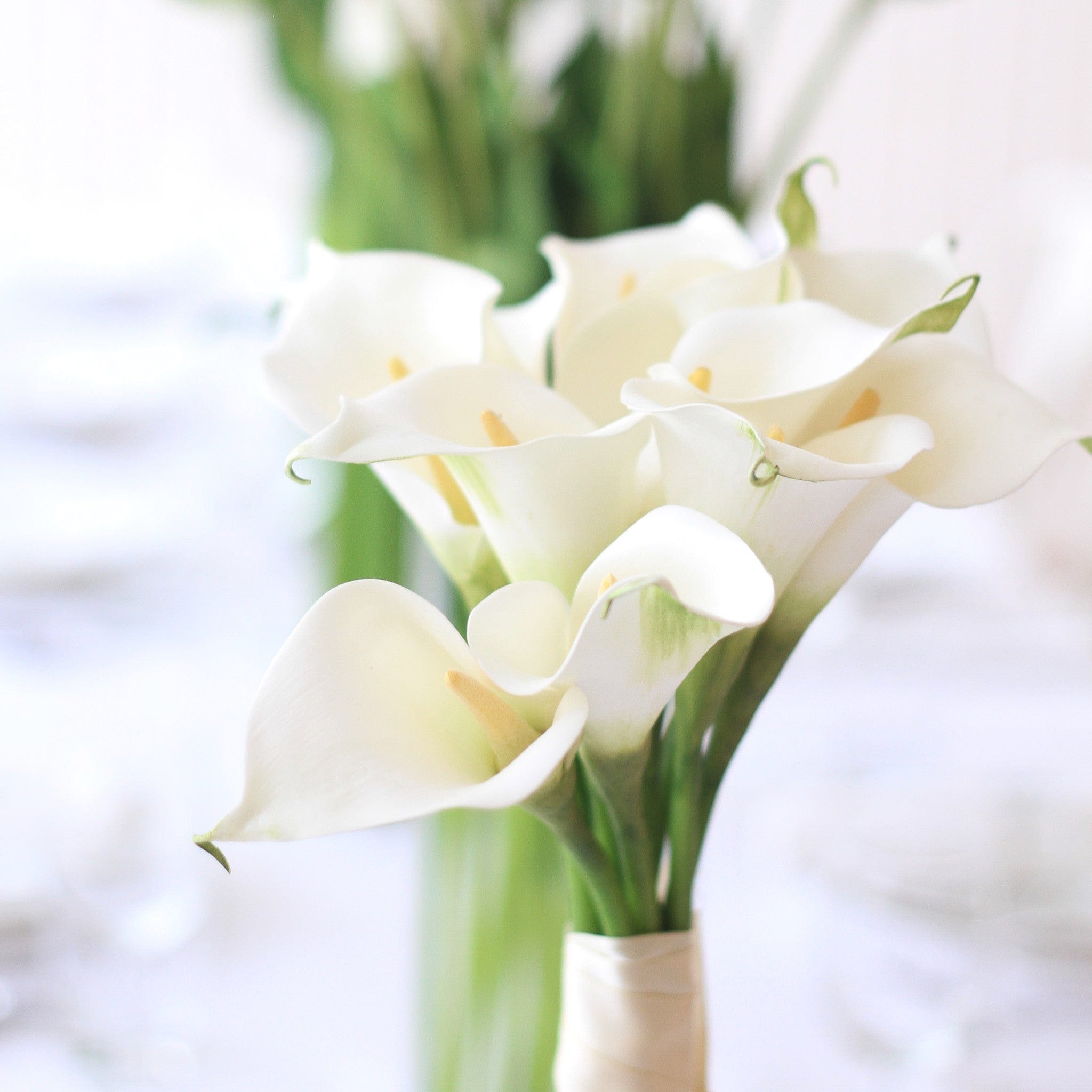 Artificial flowers luxury lifelike faux Artificial White Calla Lily realistic silk single stems buy online from The Faux Flower Company