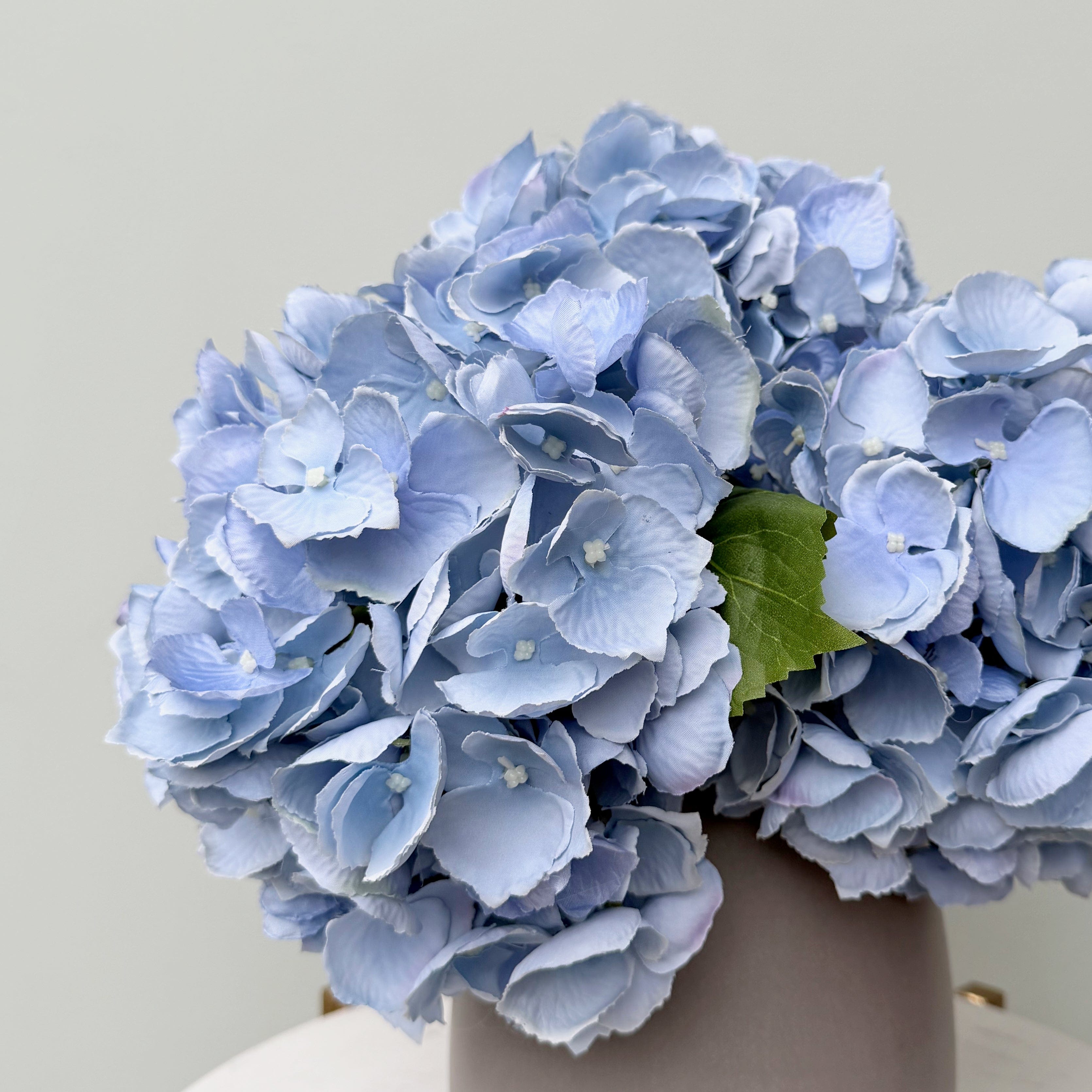 Artificial flowers luxury lifelike faux Pale Blue Artificial Hydrangea & Kemble Vase Set realistic silk  Bundle buy online from The Faux Flower Company ABX5001LBL-3 + ABP1766