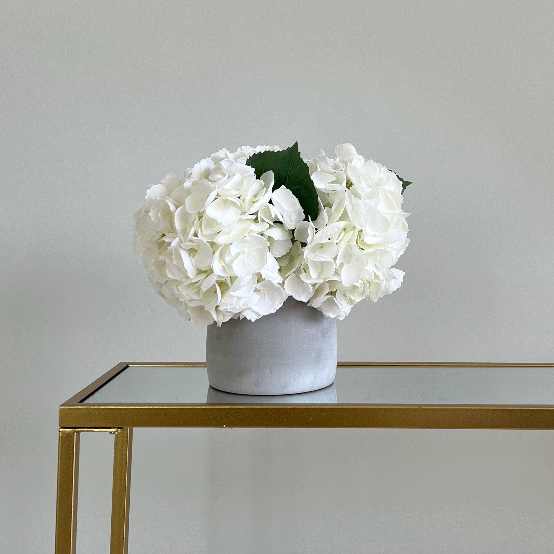 Artificial flowers luxury lifelike faux White Artificial Mophead Hydrangea & Kemble Vase Set realistic silk  Bundle buy online from The Faux Flower Company ABX5001WH-36-3 + ABP1766